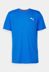 Modrá sportovní tričko vyrobené z lehkého materiálu. Má krátké rukávy, kulatý výstřih a bílé logo Puma na levé straně hrudi.