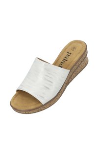 Sandal bianco con tomaia lucida e texturizzata. Suola imbottita e zeppa con una finitura marrone maculato. Logo del marchio visibile.