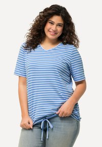 Ulla Popken STRIPED DRAWSTRING HEM SHORT SLEEVE TEE - Triko s potiskem - cloud blue
