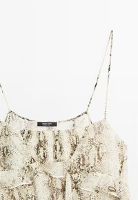 Lichte mouwloze top met een slangenprint in beige en bruintinten. Heeft dunne bandjes en een geplooide voorkant.