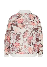 Chaqueta bomber floral en tejido ligero, con un cuello y puños de canalé blancos. La parte trasera muestra un patrón floral en tonos rosa y marrón sobre un fondo crema.