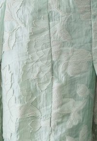 THE FATED PIERRE - Vestido informal - sage green
