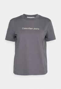 T-shirt in cotone grigio con maniche corte, scollo rotondo e "Calvin Klein Jeans" stampato in bianco sul fronte. Texture liscia, vestibilità regolare.