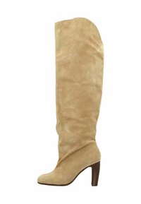 Botte en daim beige jusqu'au genou avec un bout arrondi et un talon empilé. Texture douce avec une finition lisse et un design décontracté.