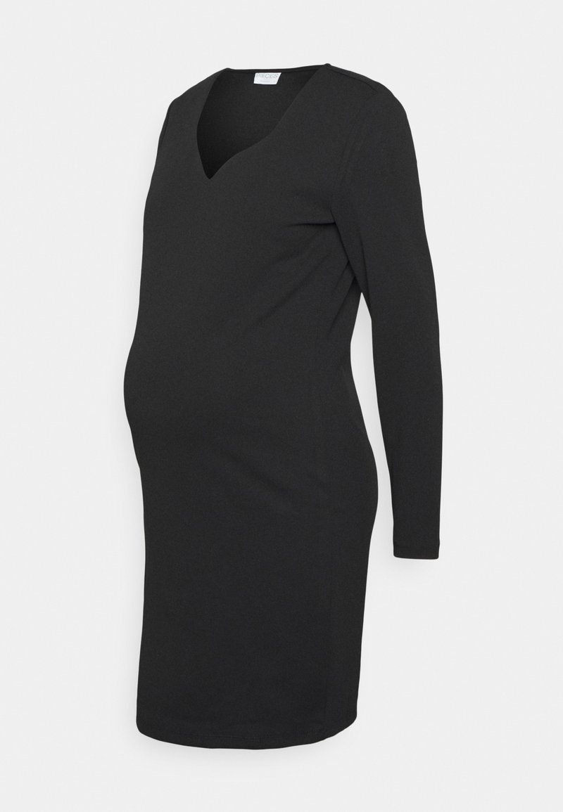 Vestido de maternidade preto feito de tecido elástico, com decote em V, mangas longas e uma silhueta ajustada projetada para acomodar a barriga em crescimento.