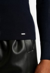 Morgan MENTOS - Strickpullover - marine