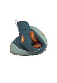 Modische Schuhe mit einer strukturierten Oberseite in Türkis, orangen Akzenten, flexiblem Design und einer stabilen Gummisohle, ideal für die Freizeit.
