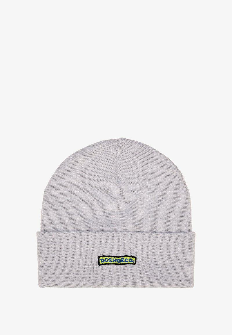Szara dzianinowa czapka z daszkiem z podwiniętym mankietem, z kolorową naszywką z logo "DCSHOECO" w niebiesko-żółtym haftowaniu. Gładka tekstura, dopasowane dopasowanie.