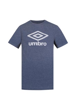T-shirt bleu à manches courtes et col rond avec logo double diamant blanc Umbro et texte centré sur la poitrine.