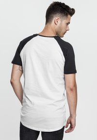 Urban Classics HERREN - Marškinėliai su spaudiniu - white / black