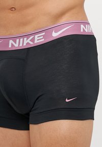 Nike Underwear TRUNK 3 PACK - Boxer aderenti - black/oil green/plum dust/light silver