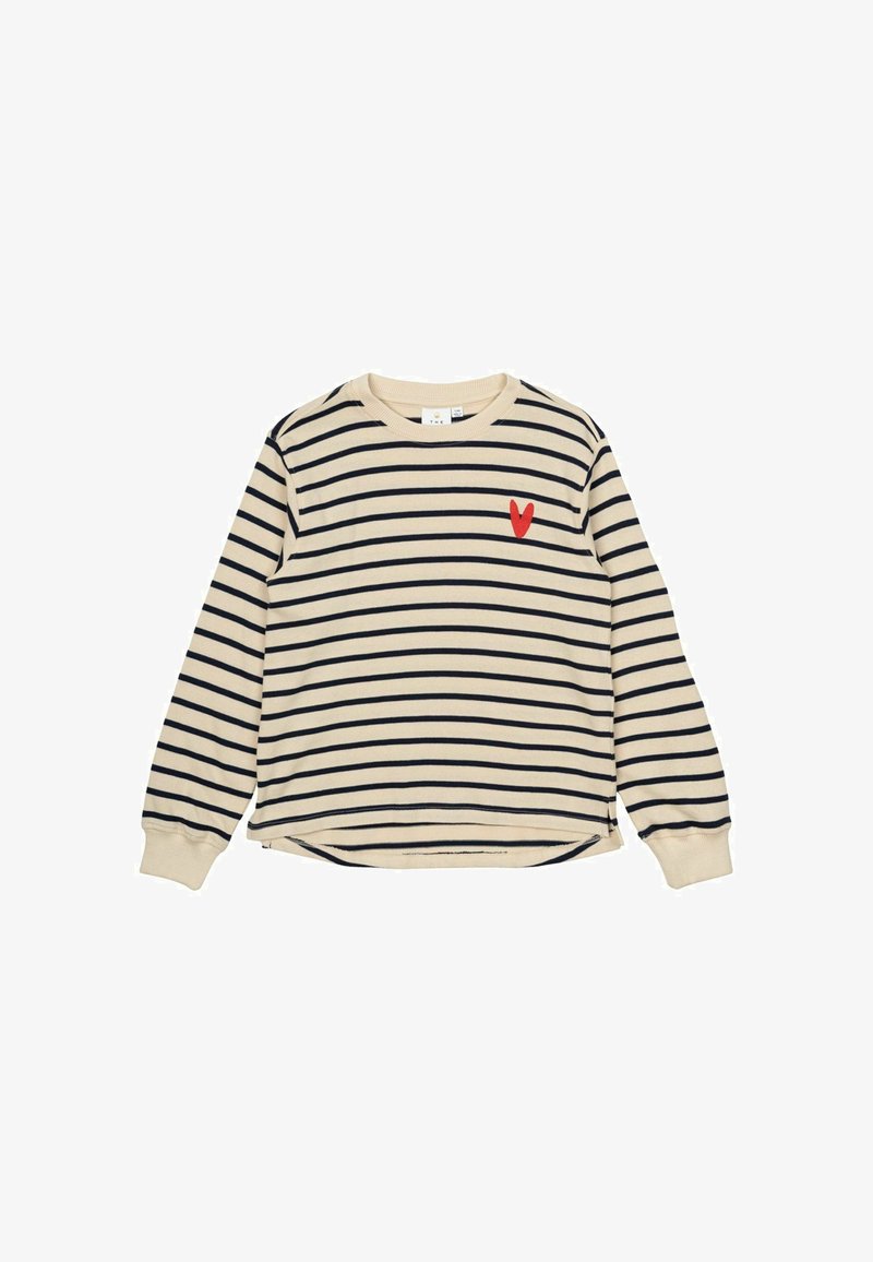 Maglietta a maniche lunghe a righe in crema e blu navy, con una patch a forma di cuore rosso sul petto. Materiale morbido con vestibilità comoda e orlo arrotondato.