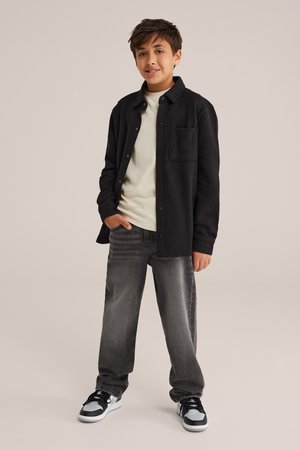 WE Fashion BLUE RIDGE - Vapaa-ajan kauluspaita - black