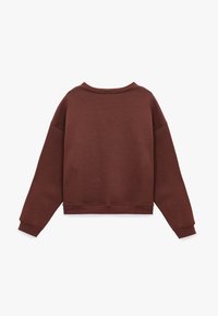 Bruin cropped sweatshirt met een ronde halslijn, verlaagde schouders en geribbelde manchetten. Zachte textuur, minimalistisch ontwerp.