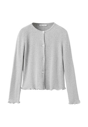 Hellgraue, gerippte Strickjacke mit langen Ärmeln, rundem Halsausschnitt, Knopfleiste vorne und dezenten Rüschen an Bündchen und Saum.