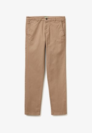 Pantalon droit couleur sable avec fermeture bouton et fermeture éclair, poches avant inclinées et passants de ceinture, présenté sur fond blanc.