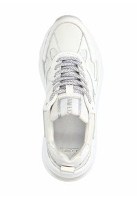 Weißer Sneaker mit Obermaterial aus Netz- und glattem Leder, strukturierten Details und grauen Schnürsenkeln. Merkmale sind eine abgerundete Zehe und eine gepolsterte Sohle.