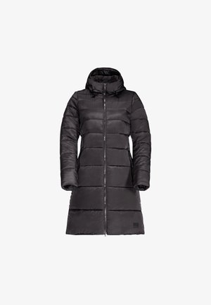 Zwarte pufferjas met een capuchon, met een doorgestikt ontwerp, vooraan met een rits en zijzakken. Het materiaal lijkt glad en lichtgewicht.