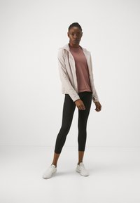 Nike Performance SWIFT  - Løbejakker - platinum violet/reflective silver