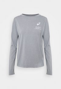 Harmaa pitkähihaiseksi paita, joka on valmistettu pehmeästä kankaasta. Siinä on pyöreä kaula-aukko ja rinnassa valkoinen painatus, jossa on koordinaatit ja "MT. FUJI" -teksti.