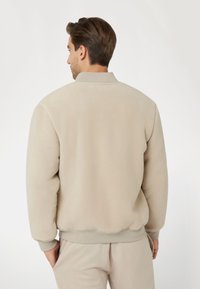 Guess Flīsa jaka - beige