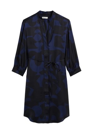 Navyblauwe zijden jurk met een kraaghalslijn, lange pofmouwen en een strik Taille. Heeft een gedurfde, abstracte print in verschillende blauwtinten.