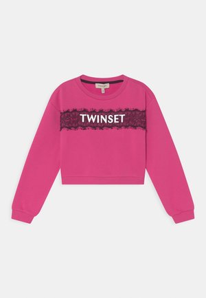 Gekürzter rosa Sweatshirt mit einem schwarzen Spitzenbesatz mit Fransen und dem weißen Schriftzug "TWINSET" auf der Brust. Rundhalsausschnitt, lange Ärmel.