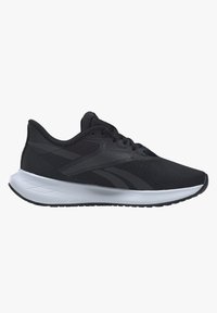 Zapatos deportivos negros con una parte superior de malla, diseño texturizado y una mediasuela blanca con una suela de goma. Cordoneras delgadas y cuello acolchado.