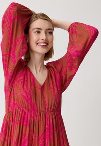 comma MIT DOBBY-STRUKTUR - Freizeitkleid - pink