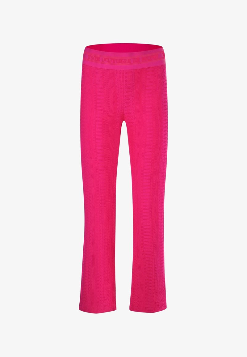 Pantalon en tricot rose vif avec une taille large présentant un motif de texte subtil, jambes droites et design tricoté vertical texturé.