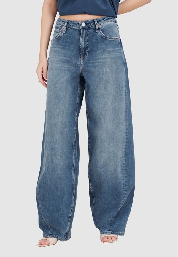 RUBY VOLUME - Jeans Relaxed Fit