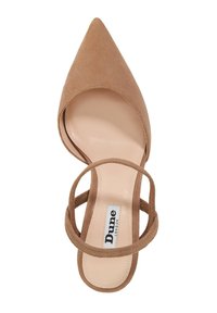 Talons aiguilles en suède marron avec deux fines brides. Semelle intérieure lisse couleur tan avec un label de marque. Design épuré et minimaliste.