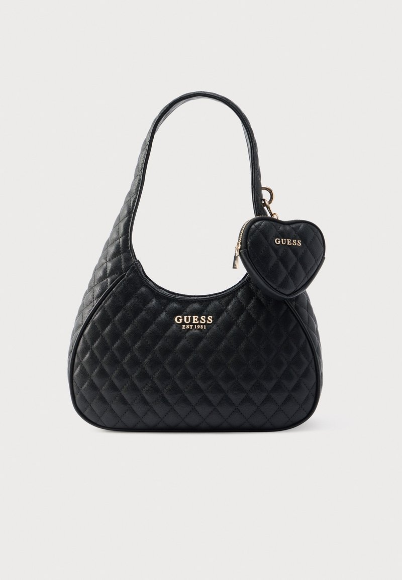 Borsa trapuntata nera con una singola tracolla, caratterizzata dal logo "GUESS" tono oro e una pochette a forma di cuore con zip staccabile.