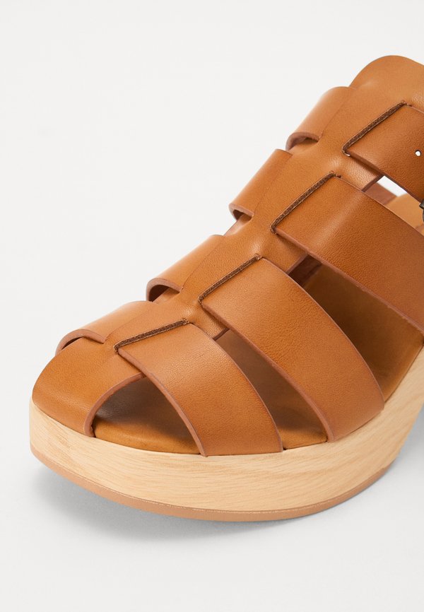 MEGGET WOMEN BULKY - Platform sandals - chipmunk4