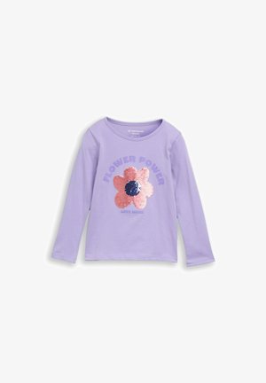 Lila shirt met lange mouwen met een roze paillettenbloem en de woorden "Flower Power" en "Love More" aan de voorkant.