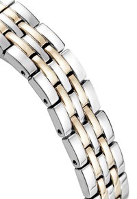 Pulsera de metal en tonos plateados y dorados que presenta un diseño de eslabones con segmentos rectangulares pulidos y pequeños acentos negros.