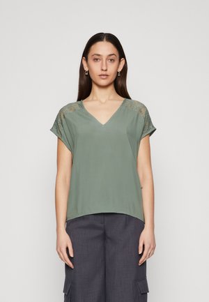 VMRUSK V NECK - Bluse - laurel wreath