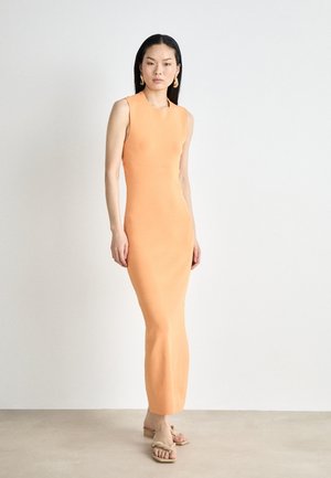 LONG DRESS - Vestito di maglina - apricot tan