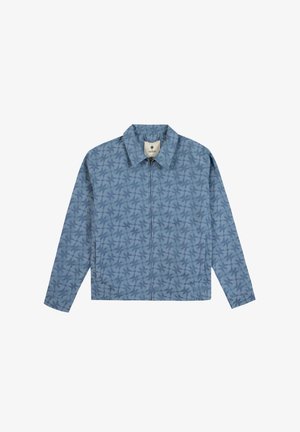 Hellblaue Reißverschlussjacke mit subtilm floralem Muster, Kragen und Taschen vorne, innen am Kragen mit "Faguo" beschriftet.