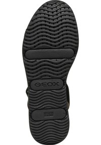 Suola in gomma nera con un motivo a onde, che presenta il logo "GEOX" e fori di ventilazione. Resistente, flessibile e testurizzata per una presa migliore.