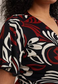 WE Fashion CURVE - Žerzejové šaty - red