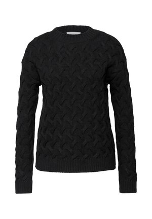Černý pletený svetr se vzorem copánkového pletení, kulatým výstřihem a žebrovanými manžetami a lemem. Materiál působí silně a strukturovaně.