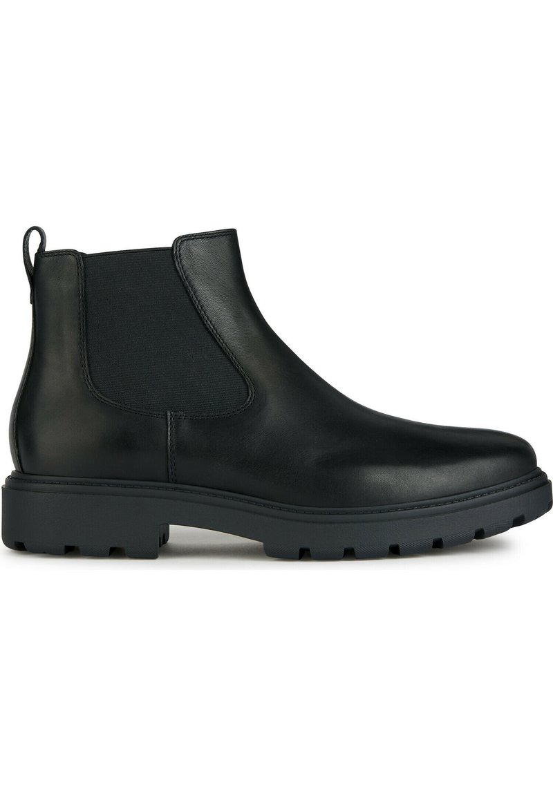 Stivaletti chelsea neri in pelle con pannelli elastici laterali, una linguetta e una suola in gomma testurizzata per una maggiore aderenza. Design elegante con punta arrotondata.