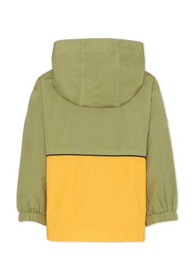 Kurtka z kapturem o wzorze color-block; górna część w oliwkowej zieleni, dolna część w jaskrawej żółci, z elastycznymi mankietami i prostym dołem.