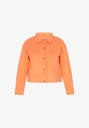 Lyhyt oranssi farkkutakki, jossa on kauluskäänne, kaksi etutaskua ja hopeiset nepparit. Pehmeä rakenne, tyylikäs muotoilu.