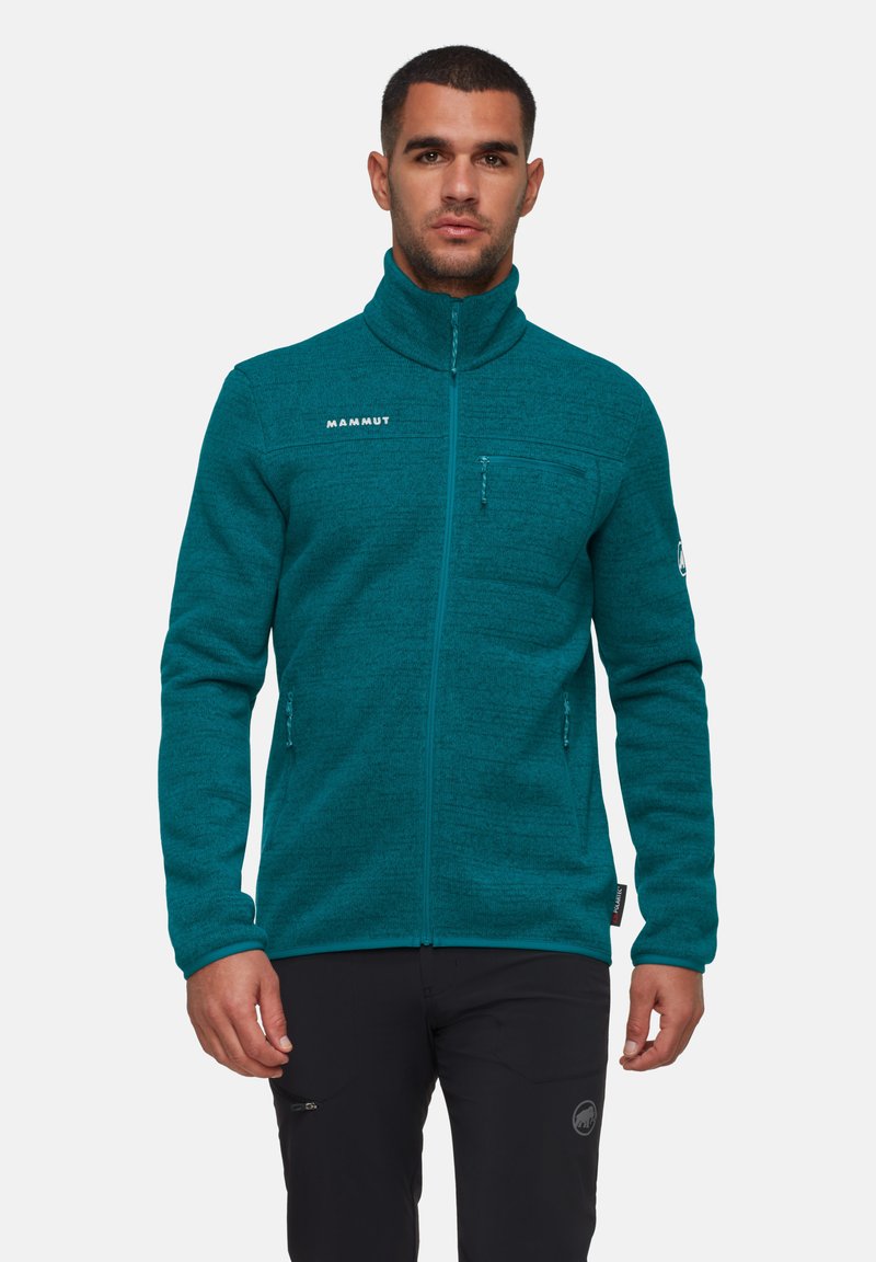 Giacca in fleece verde acquamarina con colletto alto, zip completa e tasche con zip. Presenta un tessuto testurizzato e un logo del marchio ricamato sul petto.