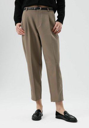TAPERED - Pantalon classique - mink