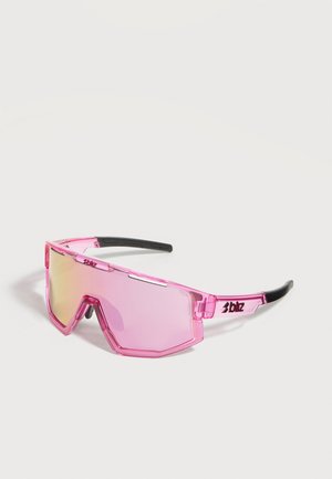 Occhiali da sole sportivi avvolgenti rosa con lenti riflettenti e estremità delle aste nere, con logo "bliz" sul lato.