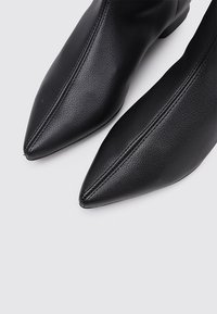 Sandra Fontán Botines - black