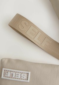 Self. Wallet - neutral